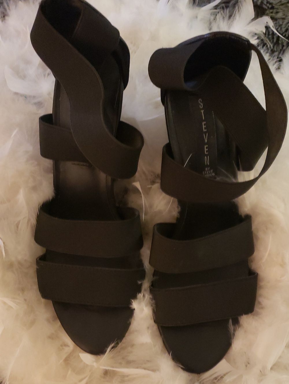 MADDEN Black Strappy Elastic Sandals (Camelya Style)